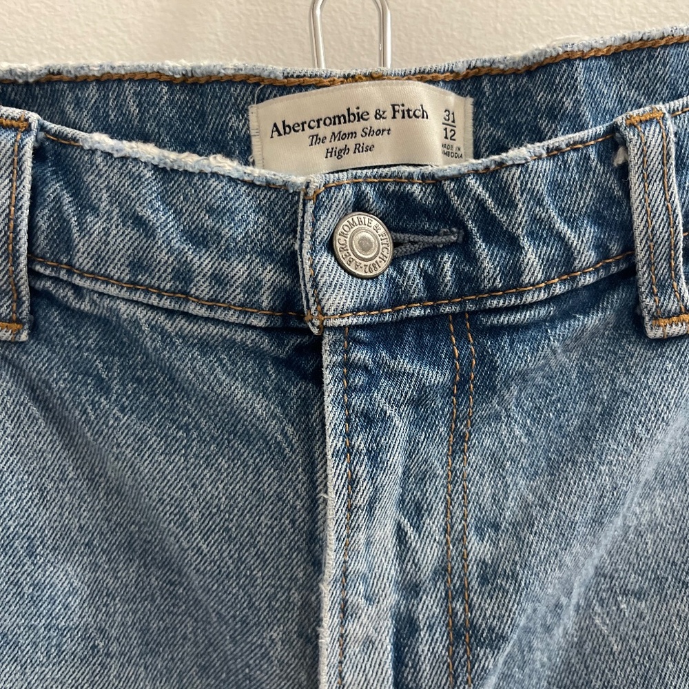 Abercrombie & Fitch The Mom Short - High Rise